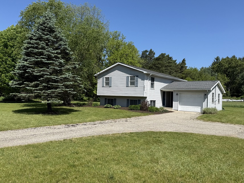 4933 Cannonsburg Road Belmont, MI 49306